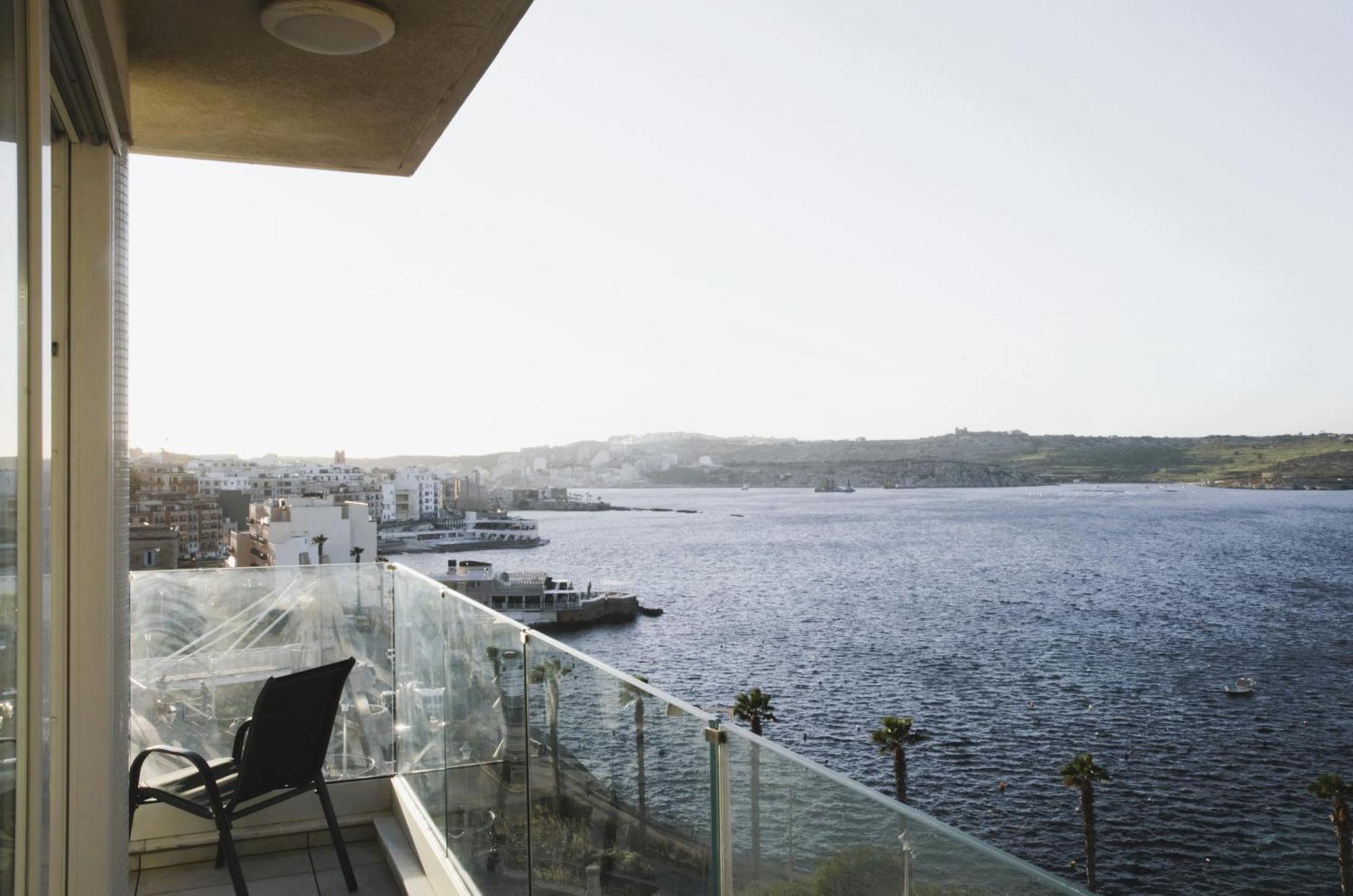 New Seafront Apartment - Spectacular Views St. Paul's Bay Luaran gambar