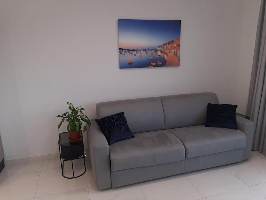 New Seafront Apartment - Spectacular Views St. Paul's Bay Luaran gambar
