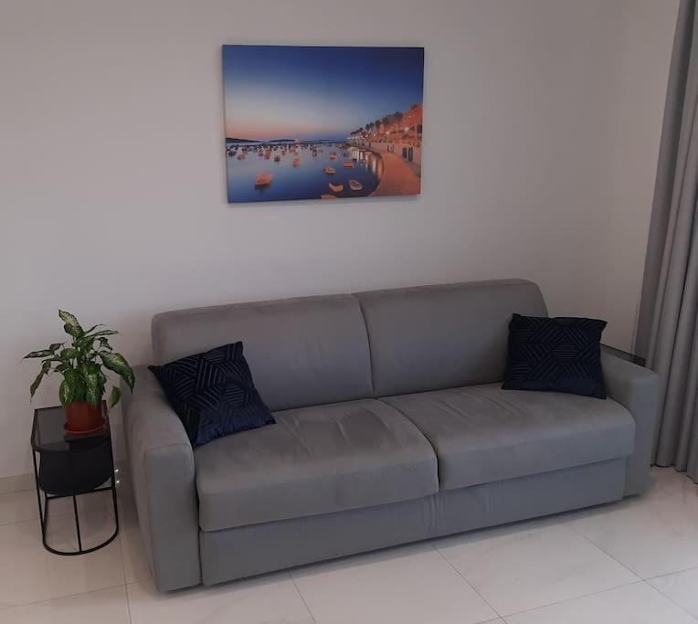 New Seafront Apartment - Spectacular Views St. Paul's Bay Luaran gambar
