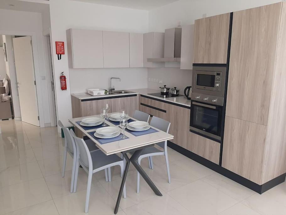 New Seafront Apartment - Spectacular Views St. Paul's Bay Luaran gambar