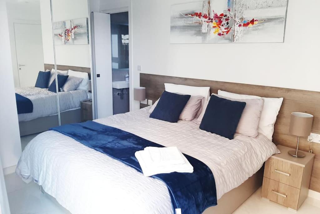 New Seafront Apartment - Spectacular Views St. Paul's Bay Luaran gambar